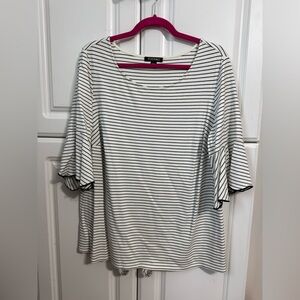 Roz & Ali Black and White Striped Short Sleeve Top